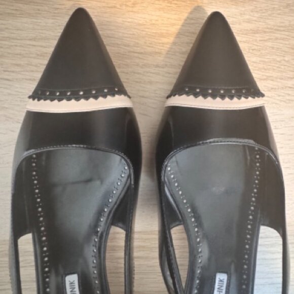 Manolo Blahnik Tuxaflat Slingback Flats Black Patent Leather 41 (US 11) - Picture 4 of 6